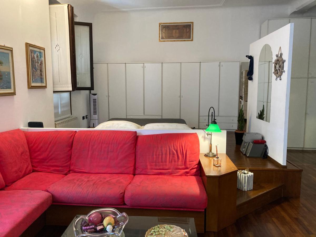 Appartement Loft Aviation Vicino Malpensa à Gallarate Extérieur photo